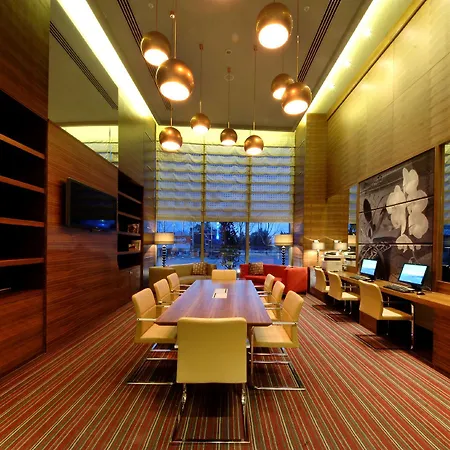 Hampton By Hilton Hotell 3*