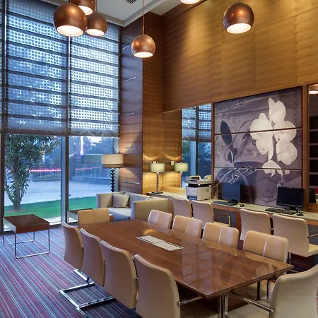 Otel Hampton By Hilton 3*