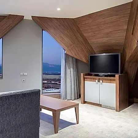Hampton By Hilton Hotell 3*