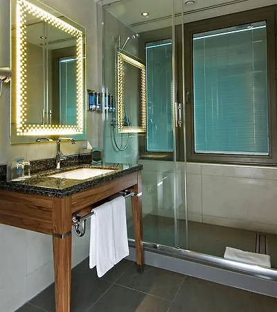 Hotel Hampton By Hilton 3*