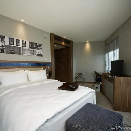 Hampton By Hilton