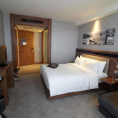 Hampton By Hilton 3*