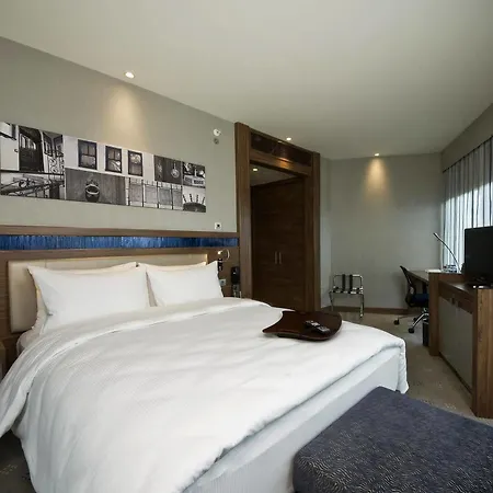 Hampton By Hilton 3*